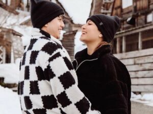 Cekricek.id – Lika-liku perjalanan cinta Awkarin tampaknya sukses membuat netizen akhirnya turut berdoa yang terbaik untuknya. Keinginan baik tersebut juga berlaku saat selebgram tatoan itu memamerkan potret dirinya dengan pacar baru yang terlihat begitu romantis.