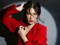 Cekricek.id – Penampilan Dian Sastro dalam setiap pemotretannya memang tak pernah membuat para penggemar kecewa. Dia selalu memberikan hasil yang memukau banyak mata dengan wajah cantik dan penampilannya yang begitu awet muda. Kecantikannya yang sempurna dinilai dari bentuk wajah yang simetris dan memiliki proporsi yang pas.