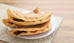 Cekricek.id – Cemilan adalah salah satu menu makanan yang paling ditunggu-tunggu untuk menemani waktu bersantai. Bukan hanya itu, orang-orang yang mengerjakan tugas atau menyelesaikan pekerjaan dengan berdiam diri dalam waktu lama juga sangat membutuhkan asupan makanan untuk meningkatkan mood dan semangat.