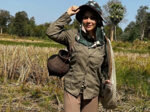 Cekricek.id – DJ Katty Butterfly terlihat begitu berbeda dari penampilannya saat manggung sebagai seorang disc jockey. Jika dia sering terlihat mengenakan pakaian terbuka, maka dalam salah satu unggahan terbarunya dia memaai baju yang tertutup.