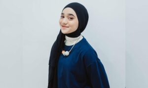 Cekricek.id, Berita Seleb dan Berita Artis – Nabila Taqiyyah adalah salah satu peserta Indonesian Idol musim XII yang berparas cantik. Sebelumnya, dia sudah cukup terkenal karena aktif membagikan video bernyanyi di kanal YouTube miliknya. Sering kali, video yang diunggah adalah rekaman dari platform Ome TV.