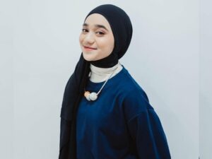 Cekricek.id, Berita Seleb dan Berita Artis – Nabila Taqiyyah adalah salah satu peserta Indonesian Idol musim XII yang berparas cantik. Sebelumnya, dia sudah cukup terkenal karena aktif membagikan video bernyanyi di kanal YouTube miliknya. Sering kali, video yang diunggah adalah rekaman dari platform Ome TV.