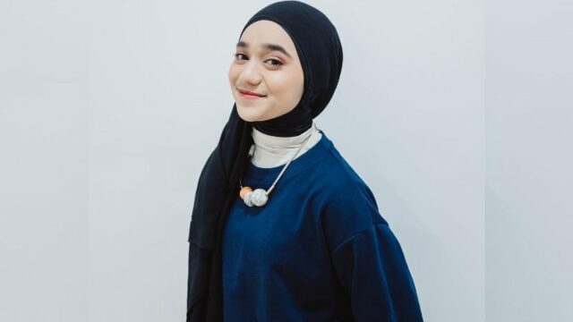 Cekricek.id, Berita Seleb dan Berita Artis – Nabila Taqiyyah adalah salah satu peserta Indonesian Idol musim XII yang berparas cantik. Sebelumnya, dia sudah cukup terkenal karena aktif membagikan video bernyanyi di kanal YouTube miliknya. Sering kali, video yang diunggah adalah rekaman dari platform Ome TV.