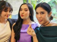 Cekricek.id – Dian Sastro dalam unggahan terbarunya membagikan foto bersama dengan penyanyi muda Lyodra Ginting dan seorang BA Esports, Vonny Felicia alias Vonzy. Mereka tampil dalam satu frame beradu pose bak tiga sahabat yang sedang nongkrong.