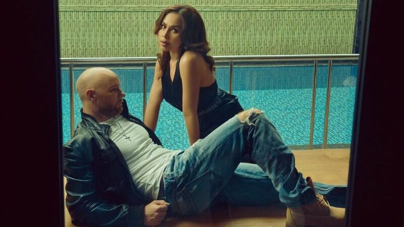 Cekricek.id – Melaney Ricardo membuat banyak orang bersimpati padanya setelah melihat unggahan terbaru yang dia bagikan di media sosial. Dalam sebuah foto yang memperlihatkan dirinya sedang berpose mesra dengan sang suami, ada kata-kata haru yang dia selipkan sebagai keterangannya.