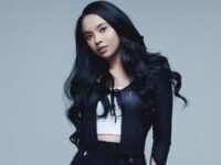 Cekricek.id, Berita Seleb dan Berita Artis – Lyodra memamerkan beberapa foto dari pemotretan yang belum lama dia jalani. Penyanyi cantik jebolan Indonesian Idol itu pun berhasil menuai sorotan karena gaya penampilannya yang sanat berbeda dari biasanya. Dia bahkan disebut sangat cocok untuk menjadi idol Kpop karena terlalu cantik.