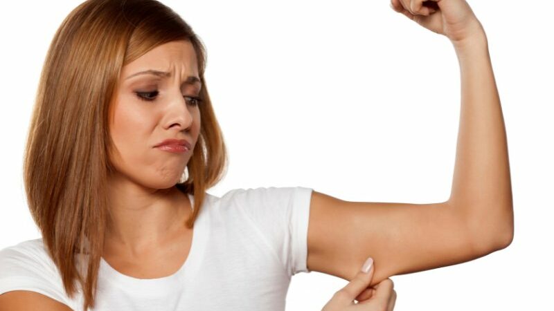 Cekricek.id – Perempuan juga dapat menonjolkan lengan dengan melakukan latihan otot trisep dengan gerakan khusus. Trisep adalah otot yang ditemukan di belakang lengan atas yang membantu memperpanjang lengan untuk menarik dan mendorong, yang membantu menentukan batang tubuh.