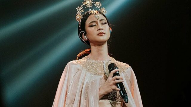 Cekricek.id, Berita Seleb dan Berita Artis – Intip Outfit Unik Keisya Levronka Saat Tampil di Atas Panggung, Coslay Jadi Dewi Matahari