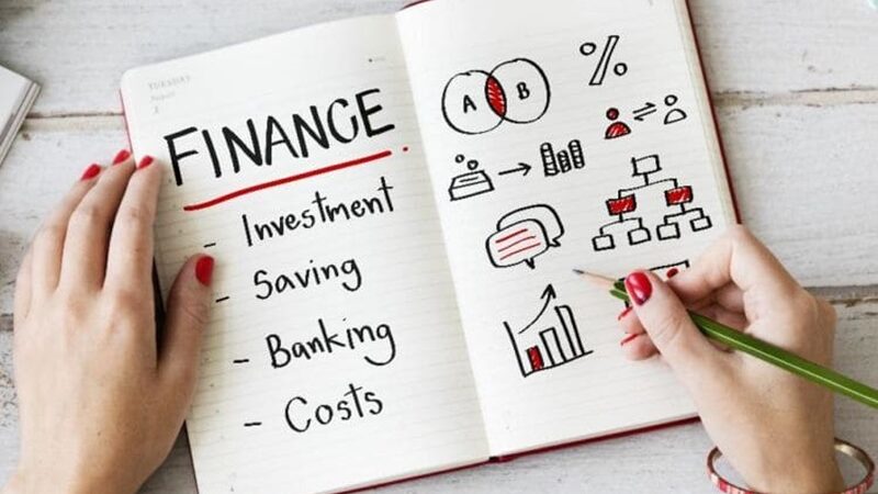 Begini tips bagi kamu untuk mengatur keuangan agar gaji yang terima tidak hanya numpang lewat saja dan kamu juga bisa memiliki tabungan.