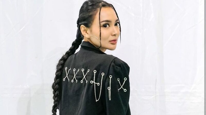 Wika Salim tampak tampil seksi dan menggoda lewat beberapa foto yang diunggah di Instagram pribadinya, Jumat (10/02/2023).