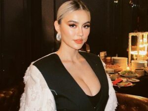Cekricek.id - Walau telah menetap lama di luar negeri rupanya sejumlah kebiasaan Agnez Mo tetap tidak berubah. Sampai rela bawa cobek