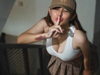 Cekricek.id - Netizen benar-benar rela ngantri jika mendapatkan sosok janda cantik seperti Angela Lee. Apalagi jika ditambah bisa gambar tato