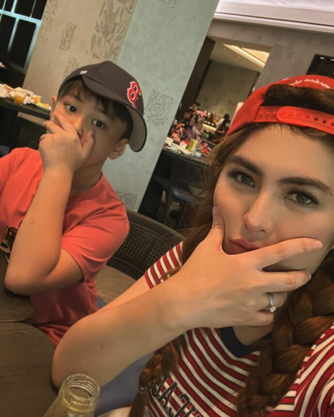 Cantik dan Sempurna, Netizen Heran Angela Lee Betah Menjanda 2 Cekricek.id, Berita Artis dan Berita Seleb - Cantik dan Sempurna, Netizen Heran Angela Lee Betah Menjanda