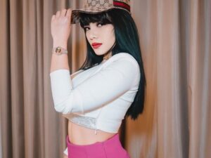 Cekricek.id, Berita Seleb dan Berita Artis - Penyanyi serta DJ cantik Dinar Candy di senggol disebut tidak memiliki prestasi, begini katanya