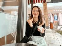 Cekricek.id - Penampilan artis cantik Ersya Aurelia dengan tampilan feminim dipuji wow banget. Apalagi wajah cantiknya selalu terlihat menarik