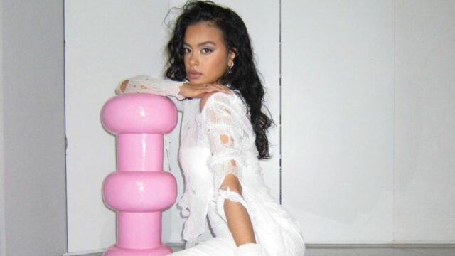 Cekricek.id, Berita Artis dan Berita Seleb - Rupanya Eva Celia justru sering dilakukan oleh netizen sebagai anak dari seorang Sophia Latjuba.