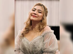 Cekricek.id - Artis cantik Felicya Angelista dianggap memiliki bodi yang begitu seksi serta elegan. Terutama saat memenangkan sebuah gaun indah