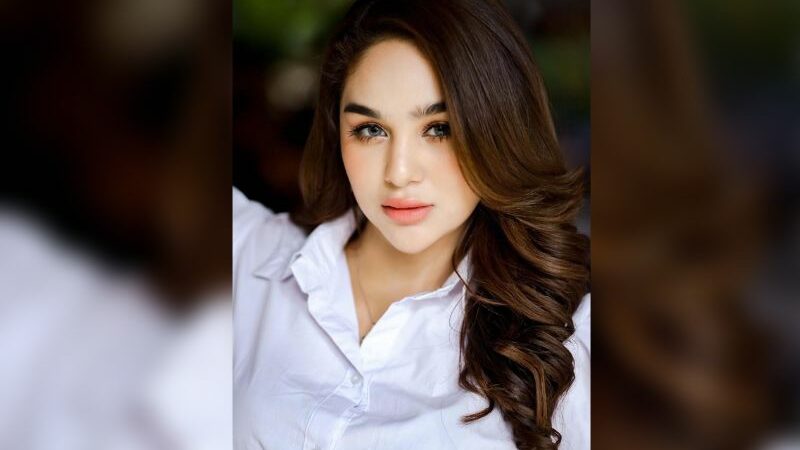 Cekricek.id - Berkat paras manis yang dimiliki Hana Hanifah membuat netizen menyatakan ia pantas menjadi gambaran wanita tercantik di bumi.