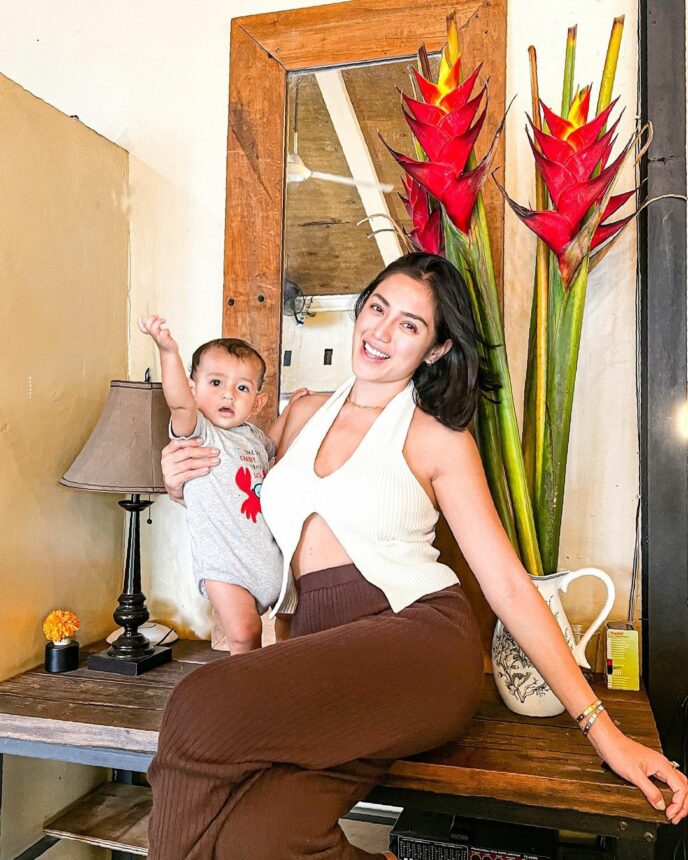 Baju Jessica Iskandar Dinilai Kurang Mendidik Saat Foto Bareng Anak 2 Lampiran Gambar