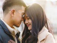 Cekricek.id - Warganet dibuat gemas ketika melihat aksi pengantin baru, yakni Kaesang Pangarep dan Erina Gudono saat saling tulis gombalan