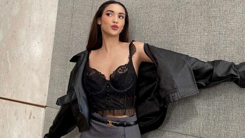 Cekricek.id, Berita Artis dan Berita Seleb - Bagi penggiat media sosial pasti tidak asing dengan sosok artis Larasyerinita dengan gaya mewahnya