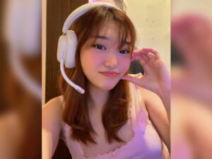 Terlalu Glowing, Ketiak Livy Renata Dianggap Lebih Cerah Dibanding Masa Depan