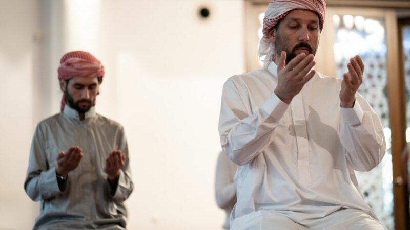 Cekricek.id, Portal Islam - Tobat Lalu Maksiat Lagi Apa Bisa Diampuni oleh Allah?