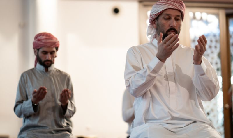 Bukan Hidup dan Kesehatan, Nikmat Terbesar Menurut UAS Adalah Rasa Takut Pada Allah 2 Cekricek.id - Apakah jika ada seseorang yang pilih-pilih masjid dalam melangsungkan salat berjamaah dapat mendatangkan dosa