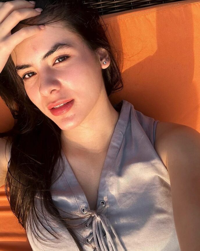 Meski Jago Berenang, Netizen Pasti Akan Hanyut Karena Senyuman Steffi Zamora 2 Lampiran Gambar