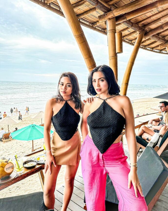 Cuma Nutup Bagian Depan Aja, Baju Jessica Iskandar Dinilai Mirip Kain Lap 2 Lampiran Gambar