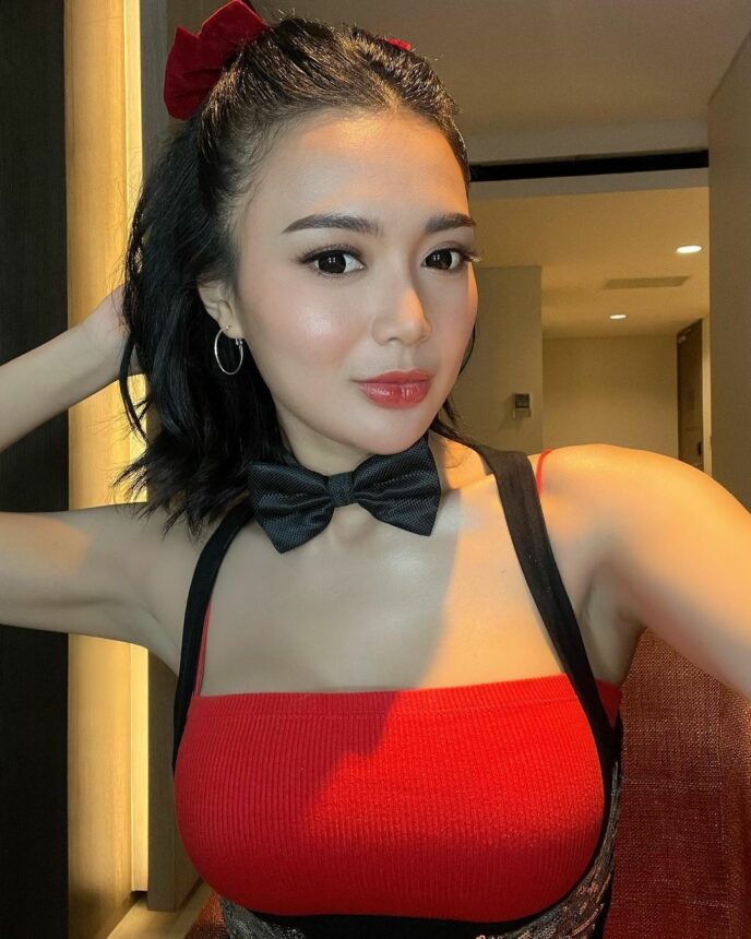 Intip Wika Salim dengan Kostum Lucu, Pamer Ketek Jadi Andalan, Hingga Dijuluki "Ratu Ketek" 5 Lampiran Gambar