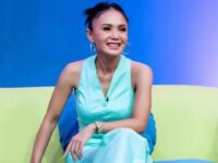 Cekricek.id - Penyanyi cantik Yuni Shara sama sekali tidak memperhatikan dan memperdulikan jika kulitnya menghitam walau main tenis