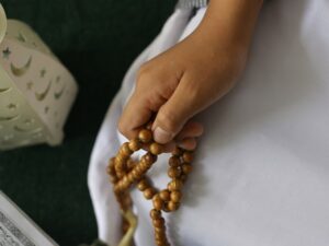 Cekricek.id - Dzikir merupakan hal yang bisa dilakukan kapan saja oleh umat muslim, misalnya saja untuk wanita yang sedang haid, ini manfaatnya