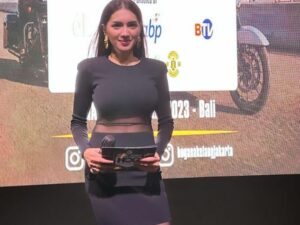 Cekricek.id, Berita Artis dan Berita Seleb - Netizen merasa pantas saja Angel Karamoy menjadi idola dari berbagai kalangan, bodinya elok banget