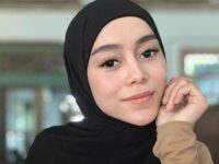 Lesty kejora hebohkan warganet launching lagu barunya yang disangkutpautkan dengan kasus KDRT yang pernah menimpah rumah tangganya.