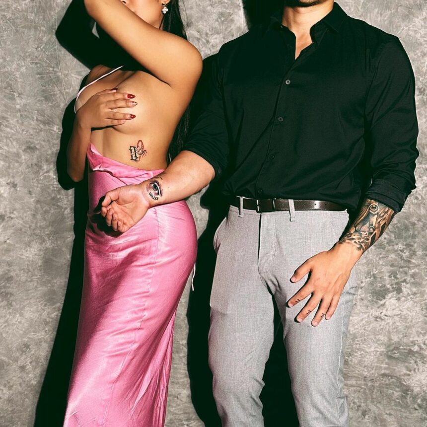 Millen Cyrus Pamer Tato Couple dengan Kekasih, Jenis Kelamin Pacarnya Dipertanyakan 2 Lampiran Gambar