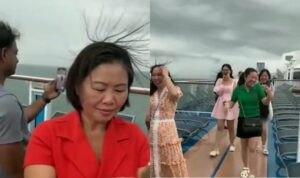 Cekricek.id - Viral Penampakan Rambut Berdiri Para Penumpang di Atas Kapal, Tanda Petir Tapi Orang-orang Malah Asik Swafoto