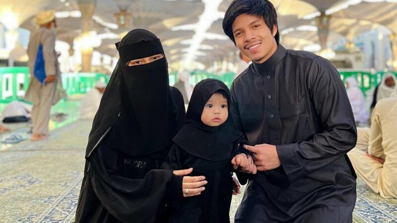 Cekricek.id, berita seleb dan berita artis - Aurel Hermansyah Pakai Cadar Saat Umrah, Netizen: Meski Tak Namak Wajah Tapi Tetap Cantik