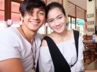 Cekricek.id, Berita Seleb dan Berita Artis – Pasangan selebriti, Immanuel Caesar Hito dan Felicya Angelista tengah merayakan genap 10 tahun hubungan asmara keduanya. Mulai dari masa pacaran hingga menjadi satu keluarga dengan dua buah hati mereka yang cantik-cantik.