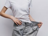 Cekricek.id, diet – Tak sedikit orang yang mengaku berat badannya bertambah drastik selama menjalani puasa di bulan suci Ramadhan. Meski sudah menahan nafsu makan dan minuman selama 13 jam lebih, namun tak sedikit yang memanfaatkan momen berbuka sebagai ajang balas dendam untuk menyantap berbagai macam masakan yang bisa berpengaruh pada bentuk tubuh.