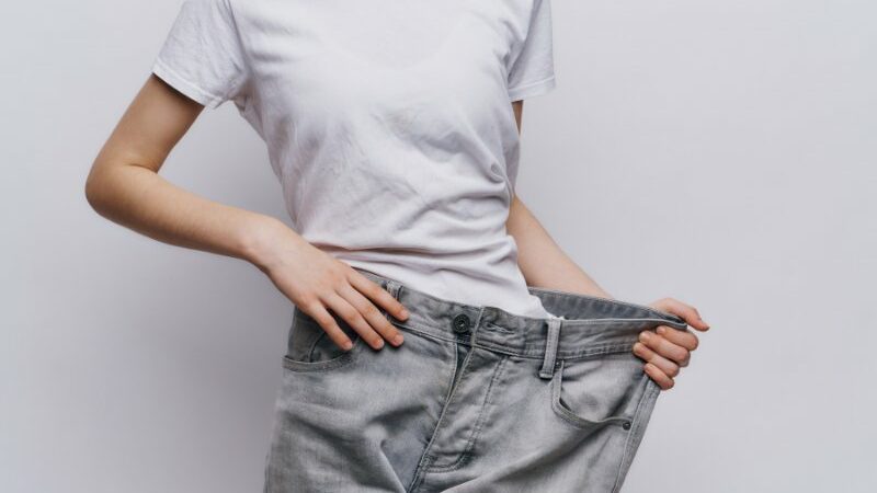 Cekricek.id, diet – Tak sedikit orang yang mengaku berat badannya bertambah drastik selama menjalani puasa di bulan suci Ramadhan. Meski sudah menahan nafsu makan dan minuman selama 13 jam lebih, namun tak sedikit yang memanfaatkan momen berbuka sebagai ajang balas dendam untuk menyantap berbagai macam masakan yang bisa berpengaruh pada bentuk tubuh.