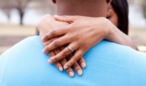 Cekricek.id – Dikhianati oleh istrinya yang selingkuh, seorang pria di India ini melakukan balas dendam dengan merencanakan aksi yang di luar dugaan. Kasus aneh ini terjadi di distrik Bihar Khagaria dan suami yang menjadi korban perselingkuhan itu bernama Neeraj.