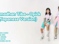 Cekricek.id, Musik – Dua remaja perempuan berhasil membuat banyak orang terhibur dengan suara merdu yang mereka lantunkan saat menyambut datangnya bulan puasa. Keduanya menyanyikan lagu legendaris Opick, “Ramadhan Tiba” dengan menggunakan bahasa Jepang.