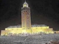 Cekricek.id, Berita Viral – Bulan suci Ramadhan selalu disambut meriah oleh umat muslim di seluruh dunia. Tidak heran, jika ada banyak jemaah salat tarawih yang memadati masjid-masjid maupun lapangan terbuka di berbagai negara. Salah satunya adalah kota Casablanca, Maroko.