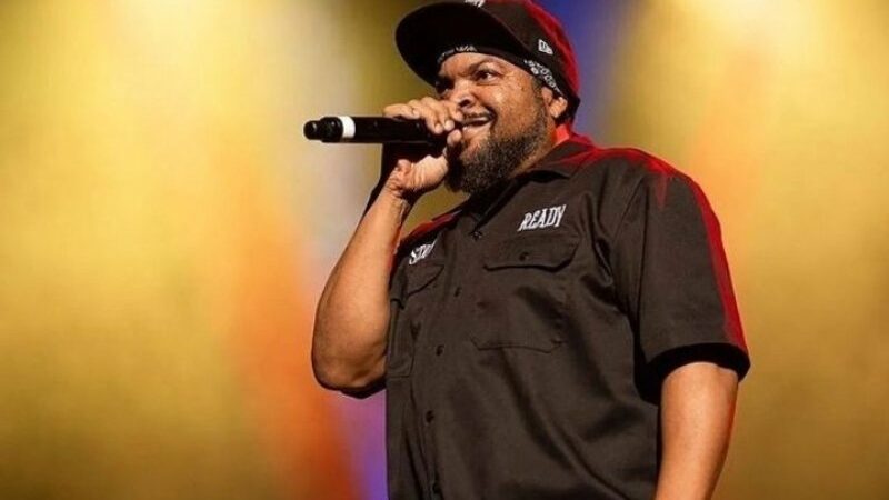 Cekricek.id, Berita Seleb dan Berita Artis – Banyak orang yang belum tahu bahwa ada 6 seleb internasional yang telah memutuskan untuk menjadi mualaf. Ada berbagai alasan orang-orang memilih untuk memeluk agama Islam, seperti pernikahan hingga ketertarikan dalam mempelajari agama tersebut.