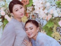 Cekricek.id, Berita Seleb dan Berita artis – Yuni Shara Bahagia Sambut Ponakan Baru, Ini Potret Adik Perempuannya yang Nggak Kalah Cantik