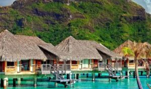 Cekricek.id, Objek Wisata – Pantai adalah tujuan wisata yang banyak menjadi pilihan orang-orang untuk menikmati waktu liburan atau bersantai. Meski yang diperlihatkan sama-sama lautan biru yang terbentang luas, namun setiap pantai memiliki sisi keindahannya masing-masing.