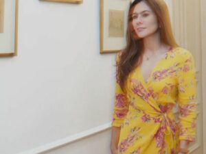 Cekricek.id, Berita Artis dan Berita Seleb - Kecantikan dari seorang Wulan Guritno dipuji begitu abadi. Walau fotonya sendiri tampak begitu blur