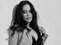 Cekricek.id, Berita Seleb dan Berita Artis - Makin Tua Makin Kece Badai, Pose Gaya Maksimal Sophia Latjuba Tuai Pujian