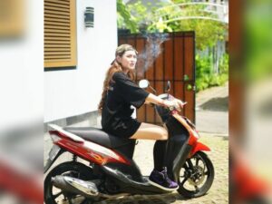 Cekricek.id, Berita Artis dan Berita Seleb - Artis cantik Angela Lee dipuji netizen tetap good looking, padahal ketika itu berdandan seperti preman